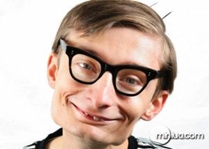 homem-nerd-oculos-1321905847884_560x400