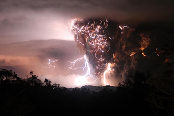 PHOTOS-Chile-Volcano-Erupts-With-Ash-Lava-Lightning