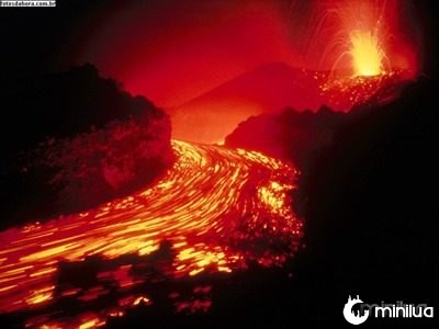 vulcao-derramando-lava