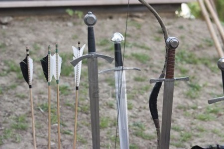 7557549-real-medieval-swords-for-gladiators-in-rodemack-festival