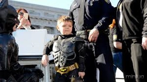 A emocionante história do menino que queria ser o Batman - Minilua
